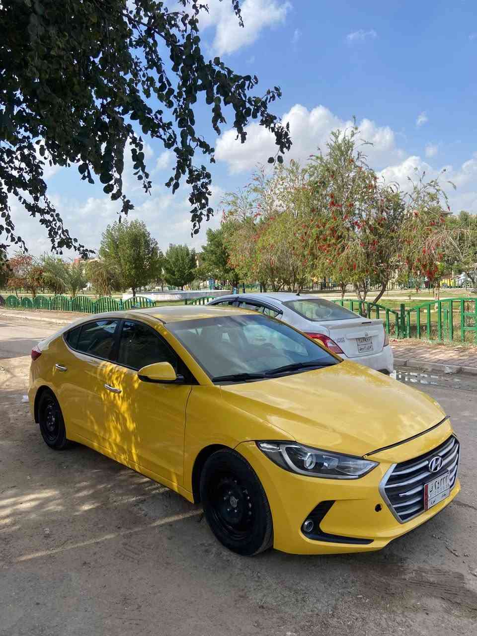 السلام عليكم النتره ٢٠١٧امريكي حادث بس بنيد مبدل بلادي بدون دواخل بدون ايرباك مكينه ٢٠٠٠دوش مكينه وكير وصدر وتخم تاير كله مكفول صبغه جديده بجم جديد السياره جاهزه وماتصرف عليها سنت واحد بوجهك للشارع مواصفات معروفه نص فول السياره  مكاني بغداد السعر ١١٠ وبيها مجال السياره مال جناي وبل عافيه عل ياخذها 
رقمي ***********
