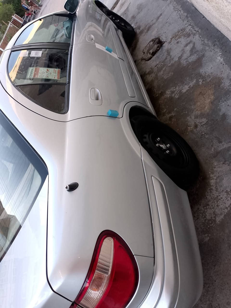 سلام عليكم نيسان موديل 2000 بأسمي تبريد شغال تخم تاير صدر امامي خلفي جديد السياره مصبوغه للجماليه بدون ضربه رقم بغداد دولي مكاني ديالى بعقوبة ورقمي***********
