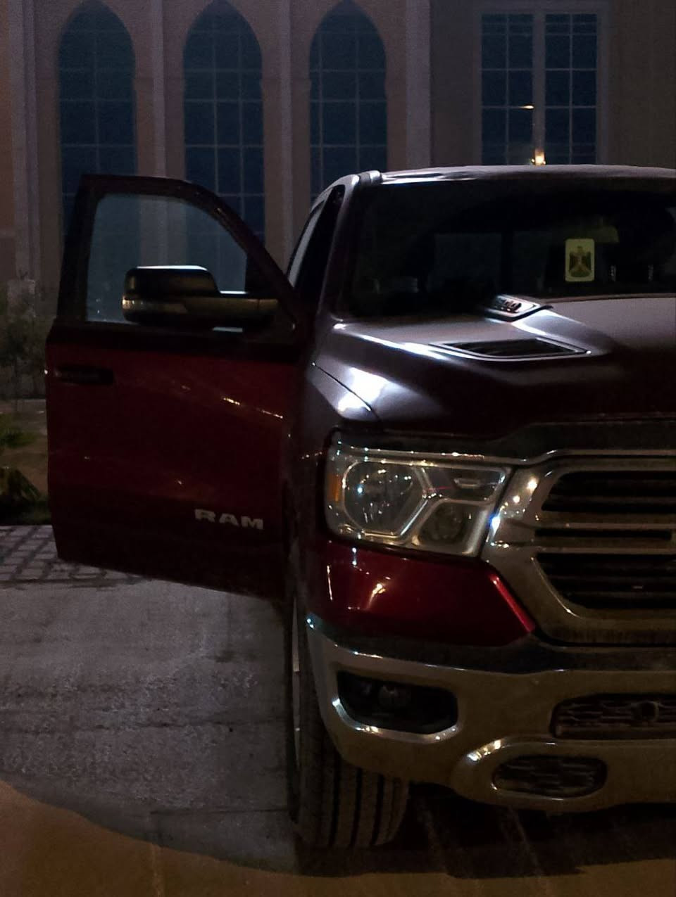 السلام عليكم
رام 2023 بك هورن

باب طويل 

6 سلندر

حادث تبديل فقط بنيد

 

***********
