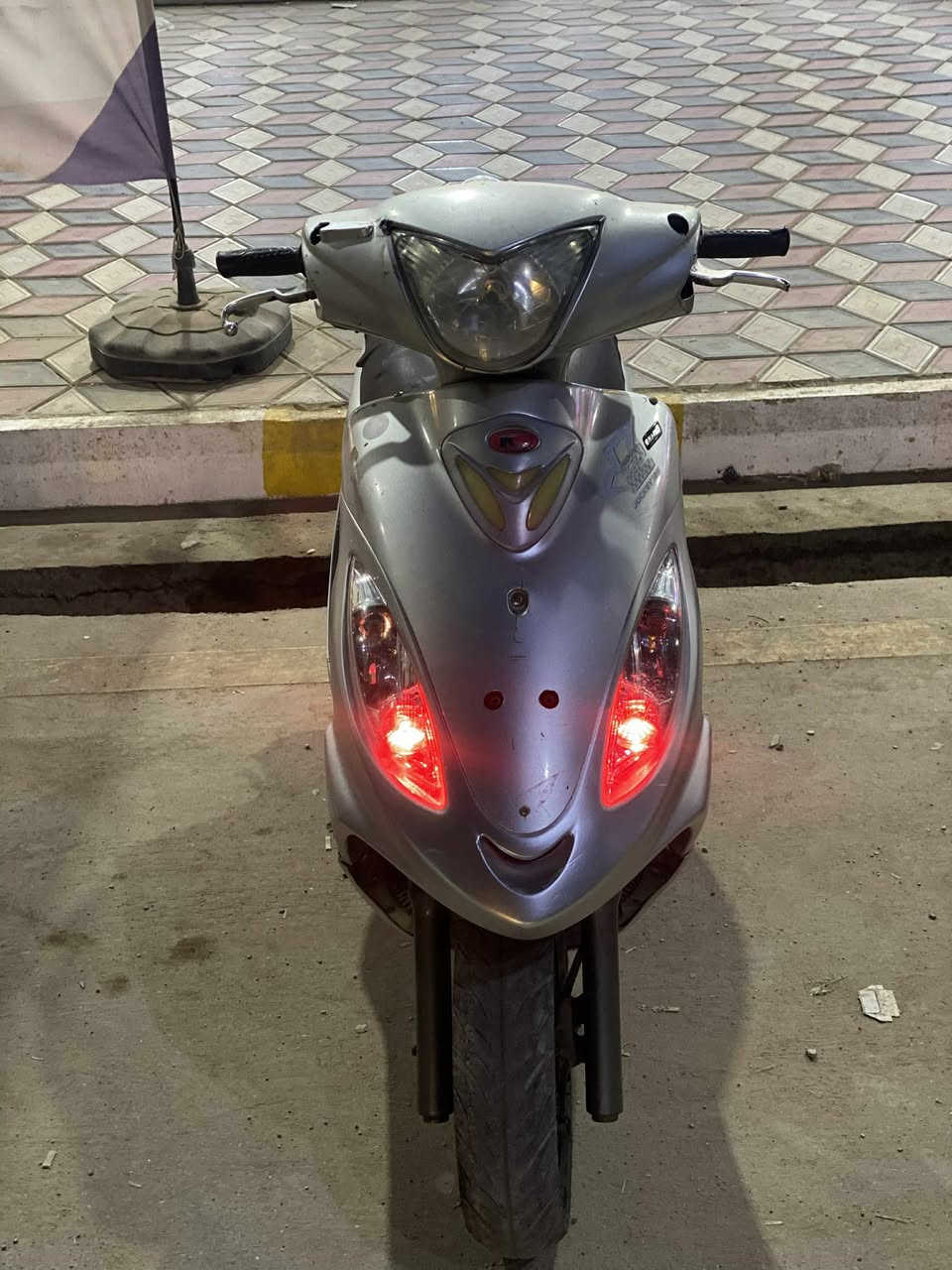 سلام عليكم دراجة البيع كامكو2v توني مجفته جديد سعر 500مكاني رفاعي2014/.   ***********
