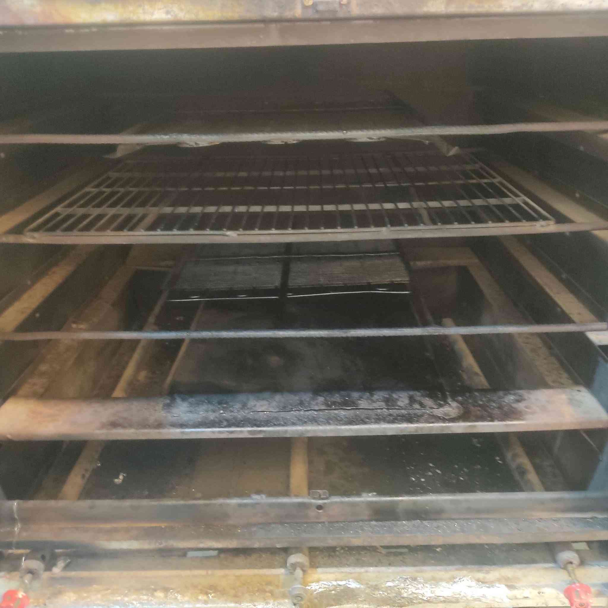 سلام عليكم اخوان عندي غراض معرض حلويات للبيع وعارضه كيك 5ورقات براد125 الف عارضتين حلويات مع عارضه سجق متصله بميزدخل200 الف لعنوان موصل دركزليه***********
