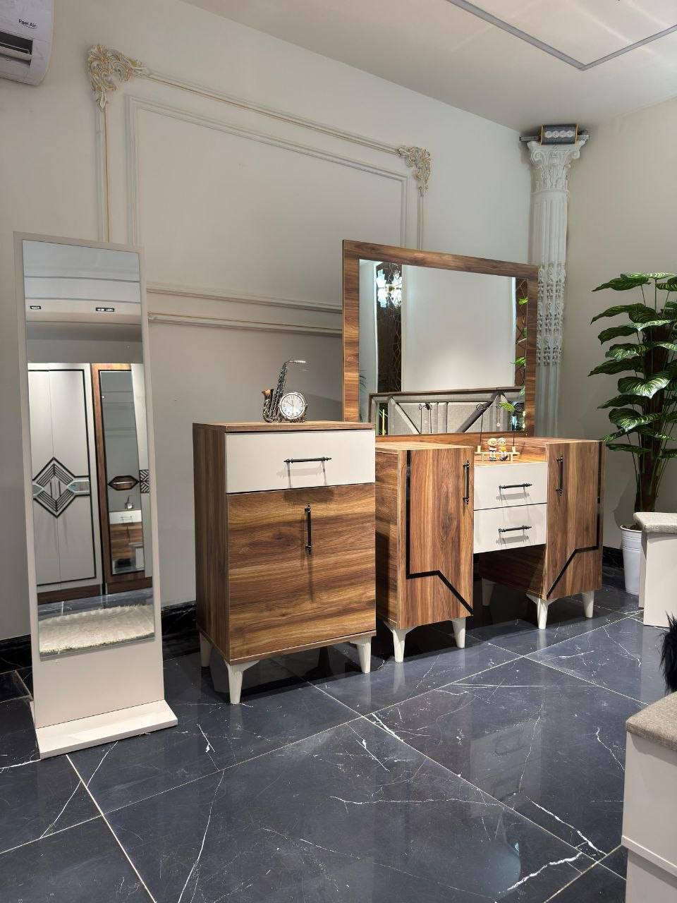 *موديل        لافيتا          الخشبي*

*10 قطع          كنتور ملحق  🎁  300*      

✅ السرير مخزن 
✅ الميز تواليت الضخم
✅ شغل ممتاز 
✅ المصنع الأصلي   
✅ قياسات ضخمه 

السعر مليون و200 الف 

توصيل بغداد مجانا 
اطراف 20 الف 
محافظات 50 الف


**إذا كنت صاحب هذا الإعلان وتريد حذفه لأي سبب، رجاءا أرسل رسالة إلى الدعم الفني**