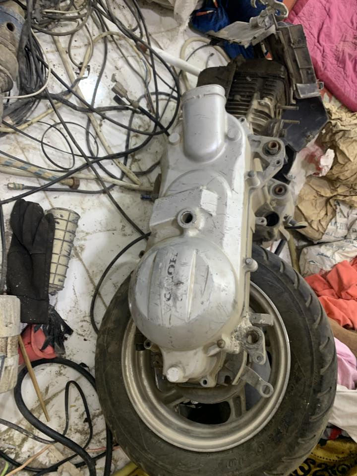 السلام عليكم داجتين للبيع وحدة كاملة والثانية مفصخة نفس النوعية  الكاملة تشتغل الى باتري قوي ابيع كوم حديدة السعر 100 الف العنوان بغداد البلديات اكرر كوم حديد ***********
