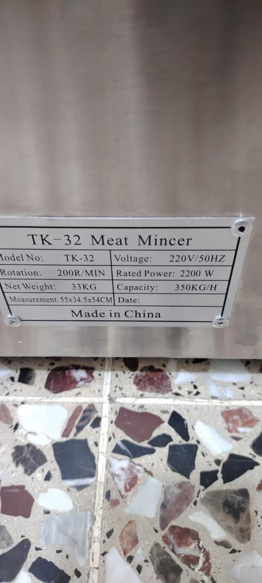 السلام عليكم 
للبيع مكينه ثرم صناعيه ٣٢ مستعمله يوم واحد فقط جديده 
*********** واتس اب او اتصال
