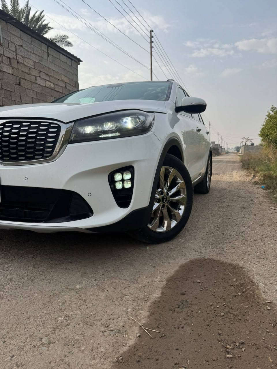 سورنتو موديل ١٨ خليجي مكفوله بيه بارد يم قبق البانزين رقم بغداد سياره فول عدا الفتحه بيه بارد بسيط ومبين في الصور مكانه بغداد رقم صاحب السياره ***********
