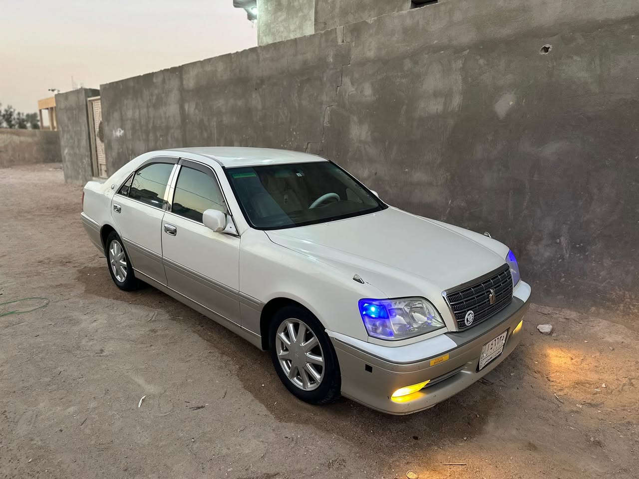 سلام عليكم جنون للبيع موديل 2002 رقم بصره تحويل ثاني يوم دكمتين كرستال اصل اربع كراسي كهربائي شاشه ديفور الزغير سياره كصه قماره فقط السعر ب110 وبيها مجال للشراي  مكان بصره رقم *********** 
***********
