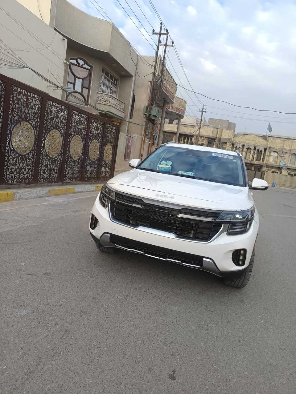 سيارة كيا سيلتوس وارد امريكي  موديل 2024 اعلى فئة السيارة فول مواصفات ماشية 11 الف يعني سيارة جديدة وهاي صور حادثها العنوان بغداد البلديات السيارة باسمي بس بدون رقم الرقم الهاتف  ***********
