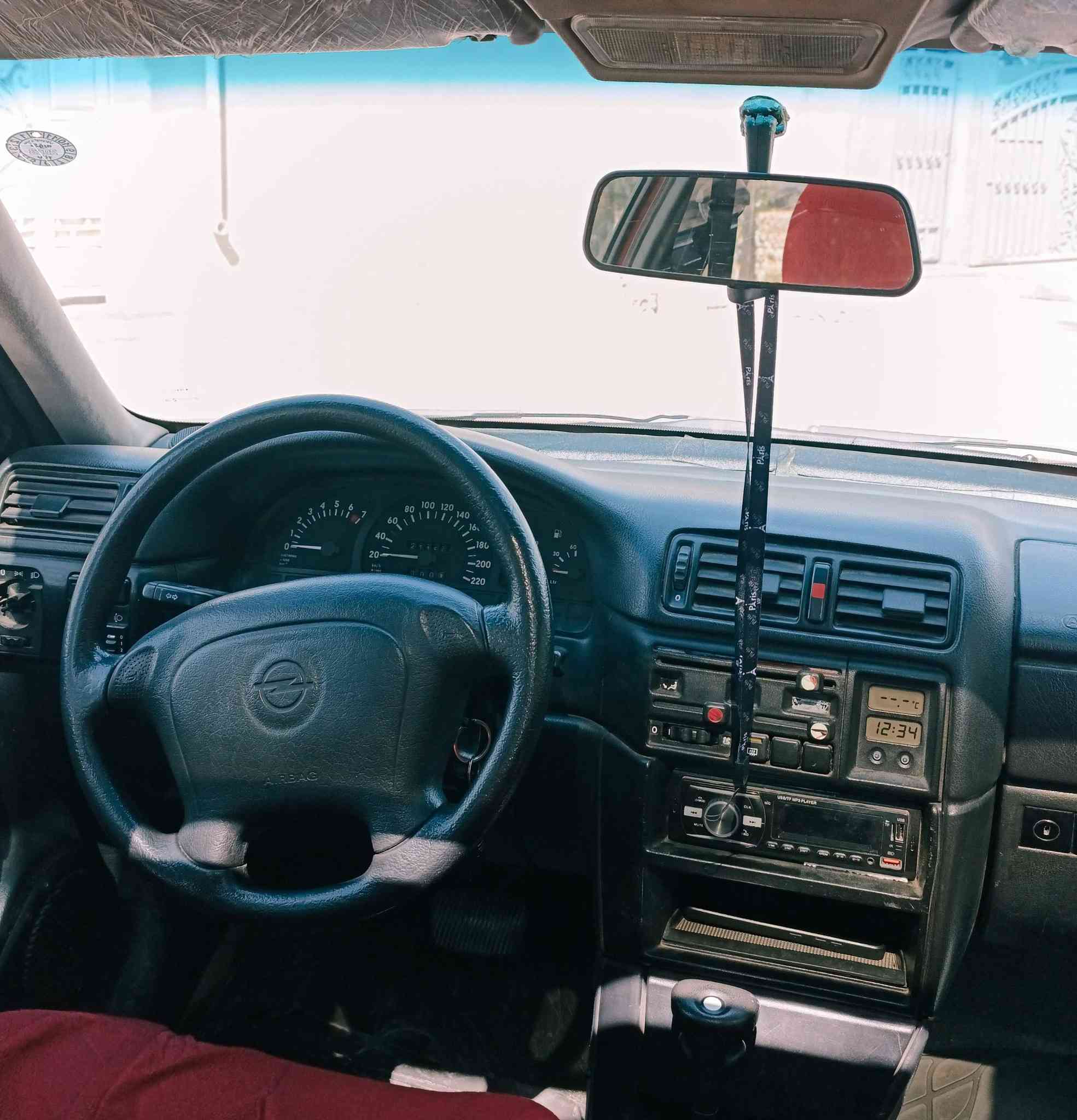 ئۆپڵ ڤیکترا مۆدێل 1995 سلاید گێڕ تۆماتیک مەکینە2.0 ڕەقەم هەولێر خیاسی نیە و سەیارەیەکی جوانە و پاک ماوەتەوە تەنها بۆنیت و سندوق بۆیاغە و بۆیاغی تری نیە 
سلام علیکم اوبل فیکترا للبیع مودیل 1995 سلاید اوتوماتیك محرك 2.0 رقم اربیل فقط بونیت و سندوق صبغ  *********** / ***********
