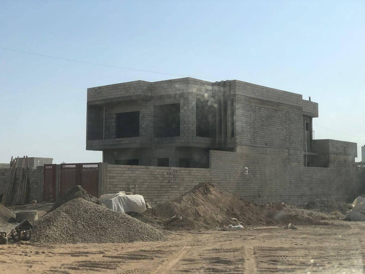 سلام عليكم بيت البيع حي الاوائل مجاري كامله صبه الارضيه كمله مساح ٤١٣توصل *********** واتساب ***********
