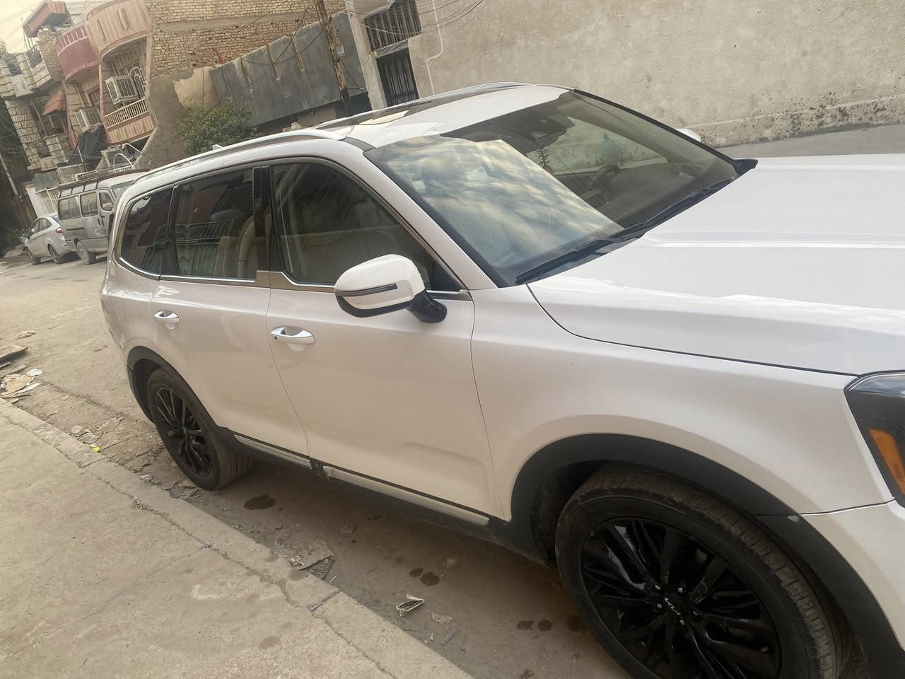 سلام عليكم من رخصت الادمن المحترم 
كيا تيلورايد امريكي مديل ٢٢ فول للخير اعلى الموصفات صور الحادث بل نشر 
سياره صار بيها حادث بل عراق قبق جنطه وجملغات صبغ قبق جنطه مدل سيارة ماشيه ٨٨ 
جاهزة من كلشي تحويل او وكاله عليه سياره برستيج 
مكان سياره بغداد شعب السعر بلاش ١٩٠ وبي مجال 
***********
