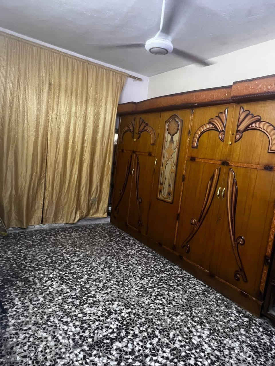 بيت للبيع حي النصر الاولى
فرع قاسم المضمد بيت طابو مساحة 150 متر طابق ونص
4 غرف نوم للاتصال ***********
