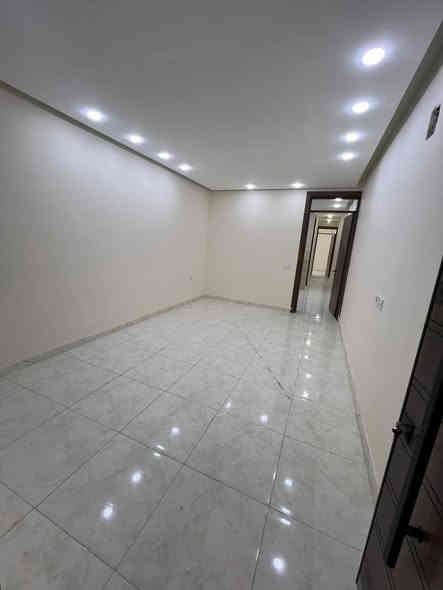 يتوفر سكن حديث البناء  في السيدية الشارع التجاري قرب فلكة السيدية ومشي دقيقتين عن السريع يتكون من غرفتين وصالة ومطبخ
للتواصل *********** نحتاج طالبين فقط الايجار (125) الف للفرد من اصل خمسه
