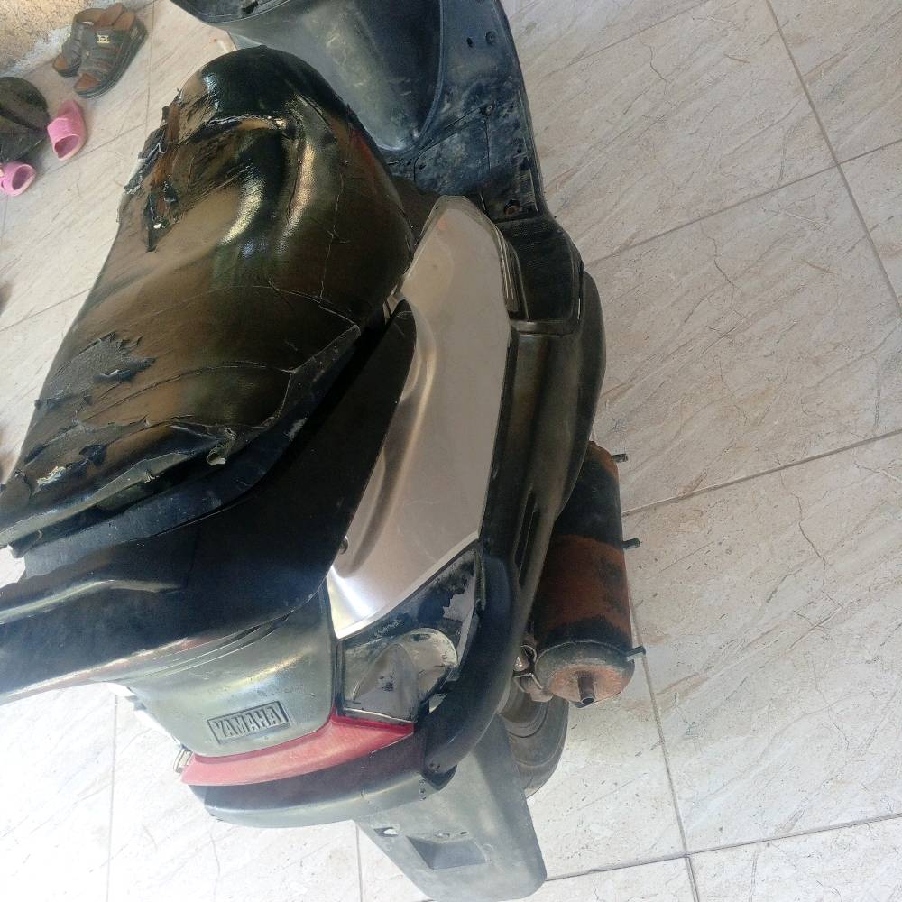 السلام عليكم ورحمة الله وبركاتة دراجة فراشة فضائي ياباني البيع بسعر 350الف محرك بلادي برغي ما مفتوح بي كفرات جدد ناقصها بس دكم مالت اشاير كهربائيات شغاله كلشي مابيها تشتغل نكرة و موجود كفرات وياها هم الكفرات مالتها القديمه انظاف كلش