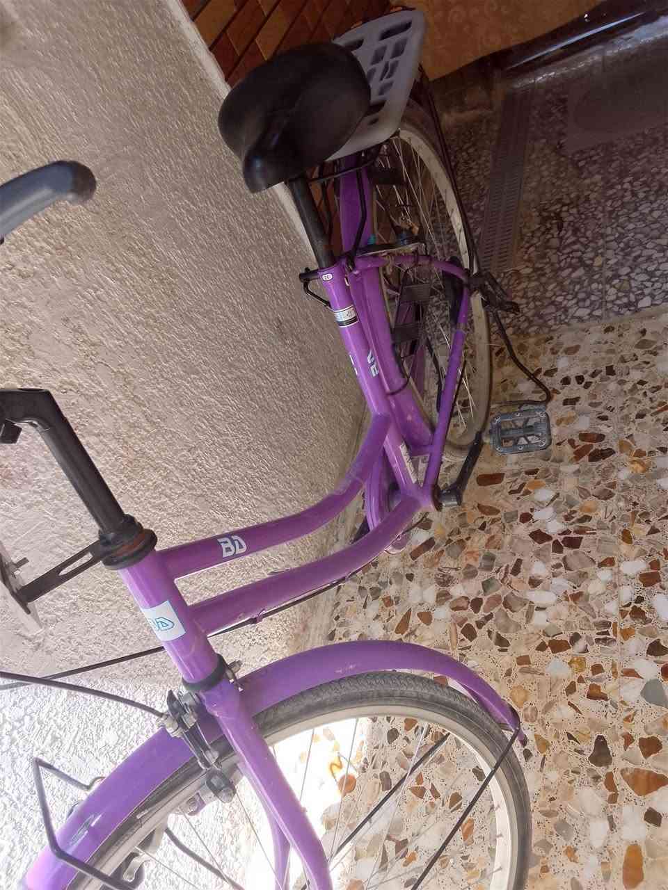 بايسكل بيدي حجم 26 نضيف مستعمل قليل سعره 100وبي مجال للشراي التواصل على الرقم التالي ***********
واتساب
