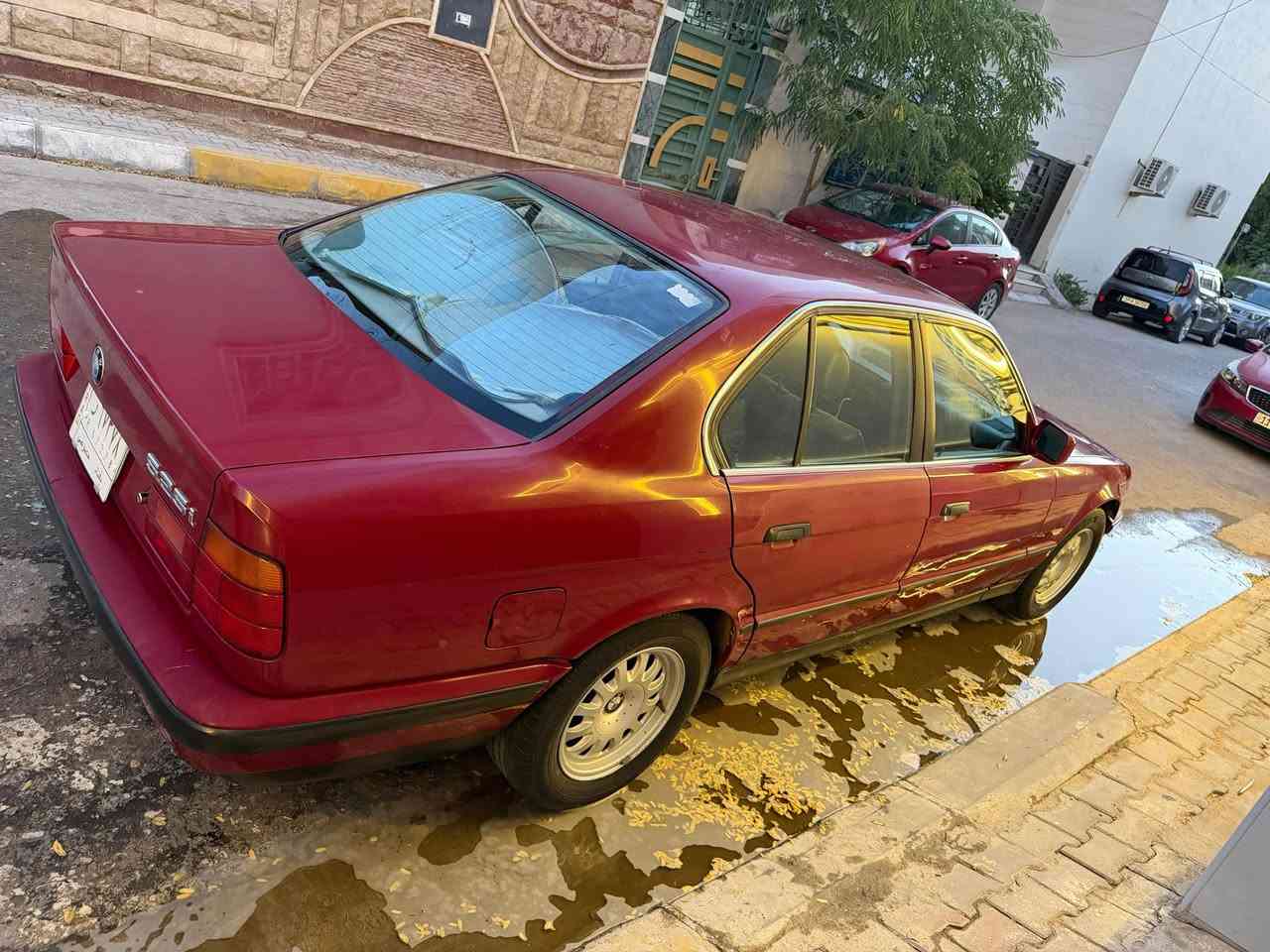 السلام عليكم بي ام دبليو 1991 فئة 525 سيارة مكفولة من صبغ فقط باب خلفي مرشوش بيها جراد واضح رقم بغداد تحويل ثاني يوم مكينة ستة سلندر 2500 فانوس معروضة ب82ورقة بيها ومجال مكاني كربلاء ***********
