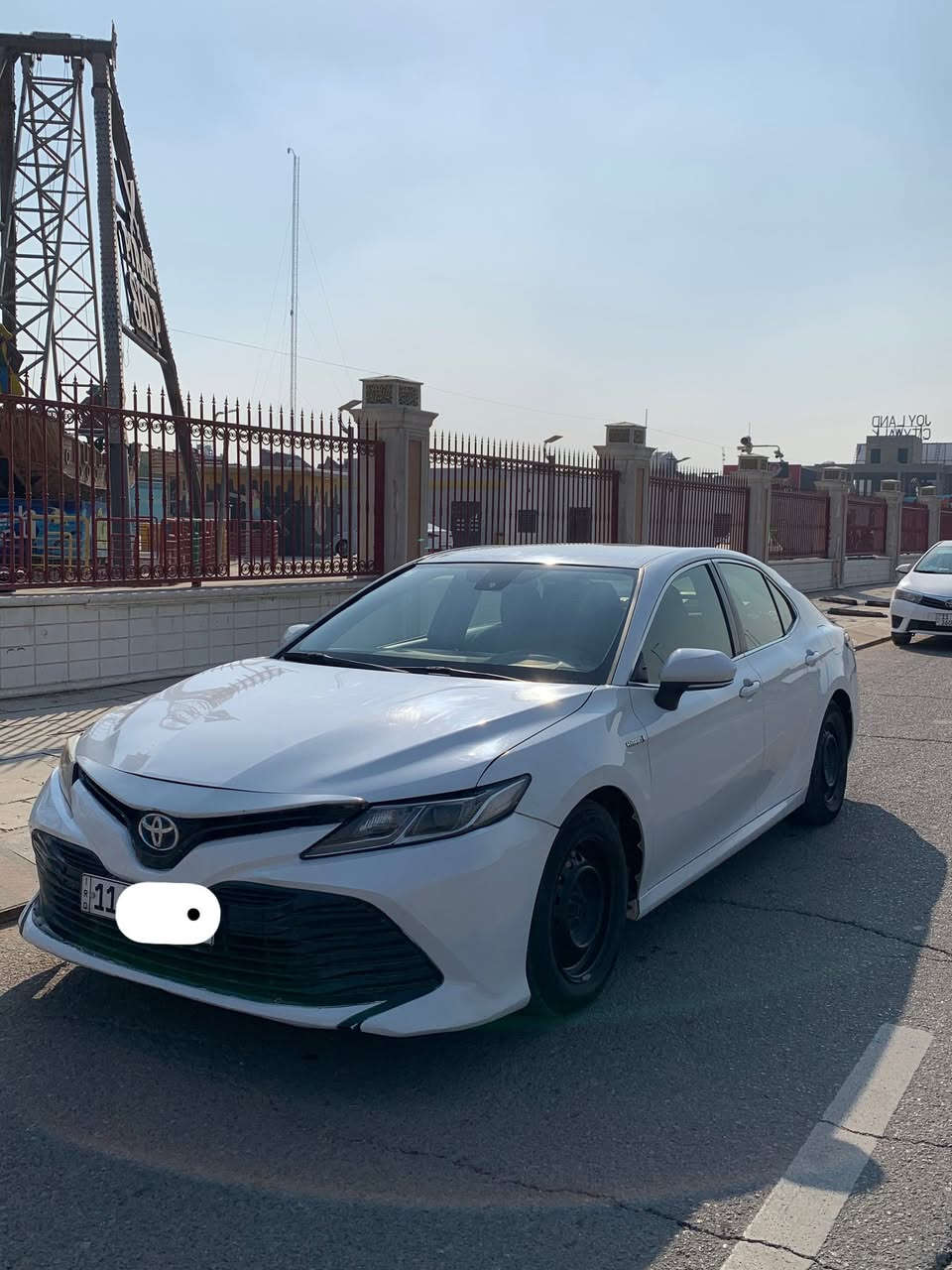 السلام عليكم 
كامري هايبرد اصل 2019 مسجله 2023 رقم بغداد اصولي سنويه وهزه ورقم جديد تحويل ثاني يوم السياره ب اسمي 
مواصفات 
1-محرك 2500 هايبرد 
2-بصمه ابواب وصندوك
3-قطعتين تبريد 
4-داخل مخمل 
5-لون ابيض صدفي 
6-محرك جديد اني شدتيه اول مشتريته
7-منضومه بريك جديده 
8-منضومه بطاريات جديده 
9-لايت زنون
10-شاشه لمس 
11-كاميرا قلاب
السياره جاهزه صدر جديد وتخم تاير جديد 
المكان /المنصور الداوودي 
رقم الهاتف /***********
السعر / 137 وبيه مجال
