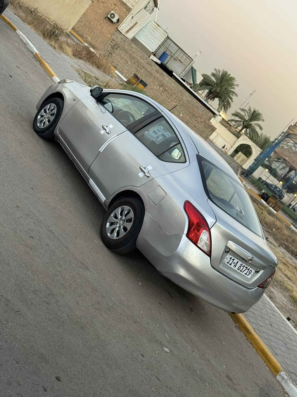 للبيع نيسان سني هندي ٢٠١٣لسيارة جاهزة من كلشي رقم بغداد بسمي هزة جديدة كير مكينة تبريد خير من الله منظومة زنون اصلية لسيارة بيها مكانات صبغ ابيع احزام السعر ٧٣ وبيها مجال جداً بسيط مكاني بغداد الدورة تقاطع المصافي للستفسار ***********
