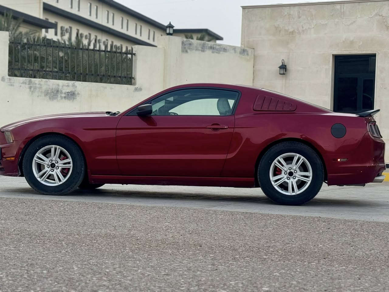 السلام عليكم 
كل عام وانتم بالف خير ….
موستنك 2014–كير عادي رقم بصره مشروع وطني تحويل اي محافضة…
سياره قطعتين صبغ جاملرغ +باب فقط ..كير مكينه  كهربائيات بشرط جطل زغير مابيه. 
صدر امامي خلفي خير من الله..
تخم تاير جديد اول بارحه شاده +حمامم جديد وعندي صور وفديوات تدفء تبريد شغال سياره جاهزة ولحمدلله مابيه نقص اكزوز صوته يخبل .
بيع او مراوس مع كير اتو شعندك نزل او اتصال )***********)
