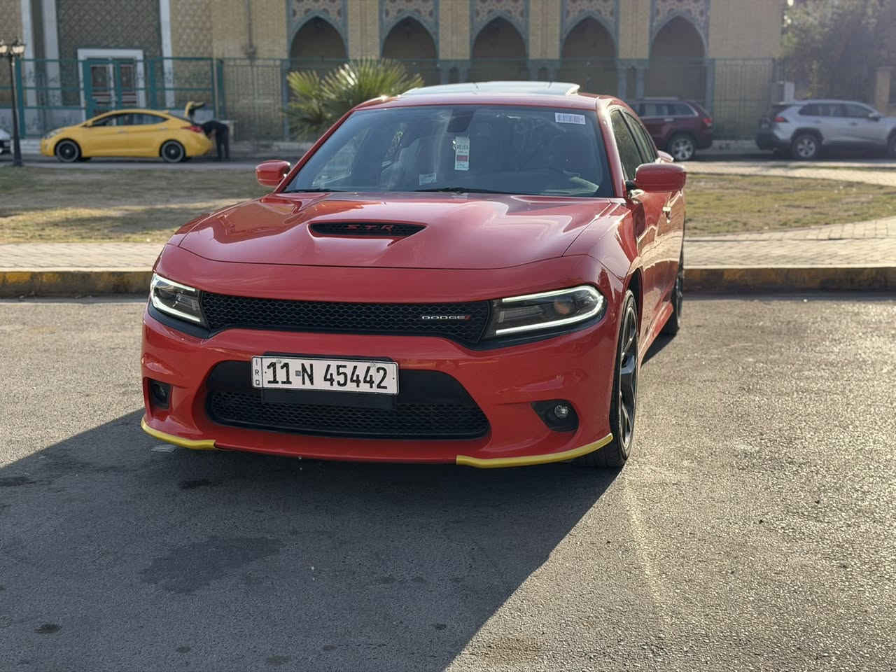 ( سلام عليكم ⚜️🧡)الون برتقالي موطماطمي
(جارجر GT  جيتي  )
(‏‎ وكاله هارلم  داخل جلد  )
‏‎الموديل : 2019 . (سياره خليجي وكاله هارلم ) 
‏‎( المحرك : 6V 3600. ) 
‏‎(سياره كفاله عامه لا صبغ ولا بارد ولا تبديل ) 
‏‎العداد :49الف  شرط الفحص  ( سياره جديده ) 
‏‎(سياره بلاديه كله علا ايد وحده )
( رقم بغداد بسمي الجديد تحويل ثاني يوم )
‏‎المواصفات : الون برتقالي المرغوب 
‏‎* نسخة  GT 
‏‎* حساسات خلفية . 
‏‎* شاشه كبيرة مع نظام ملاحة نفكيشن GPS .
‏‎* سستم صوت الپاين مع سماعات پريميوم .
‏‎* ويل قياس 20 انج . 
‏‎* مصابيح امامية زنون . 
‏‎* كشافات الضباب زنون . 
‏‎* فتحت سقف (سلايد) . 
‏‎* مقاعد رياضية من الجلد الفاخر . 
‏‎* المقاعد الأمامية كهربائية 
‏‎* تشغيل عن بعد ‏
‏‎* محدد سرعة
‏‎* تلفون بلوتوث . 
‏‎* كاميرا خلفية .
‏‎* مرايا متحسسة للاضاءة العالية .
‏‎* كير شفتات بالستيرن . 
‏‎* دخول ذكي (بصمة) .
سياره ماخذه زيرو من شركه هارلم 
سياره  خليجيه 📍
السعر 287ورقه و بيهه مجال 
‏‎رقمي ***********
مكاني بغداد الاعظميه 
‏‎بيع او مراوس
