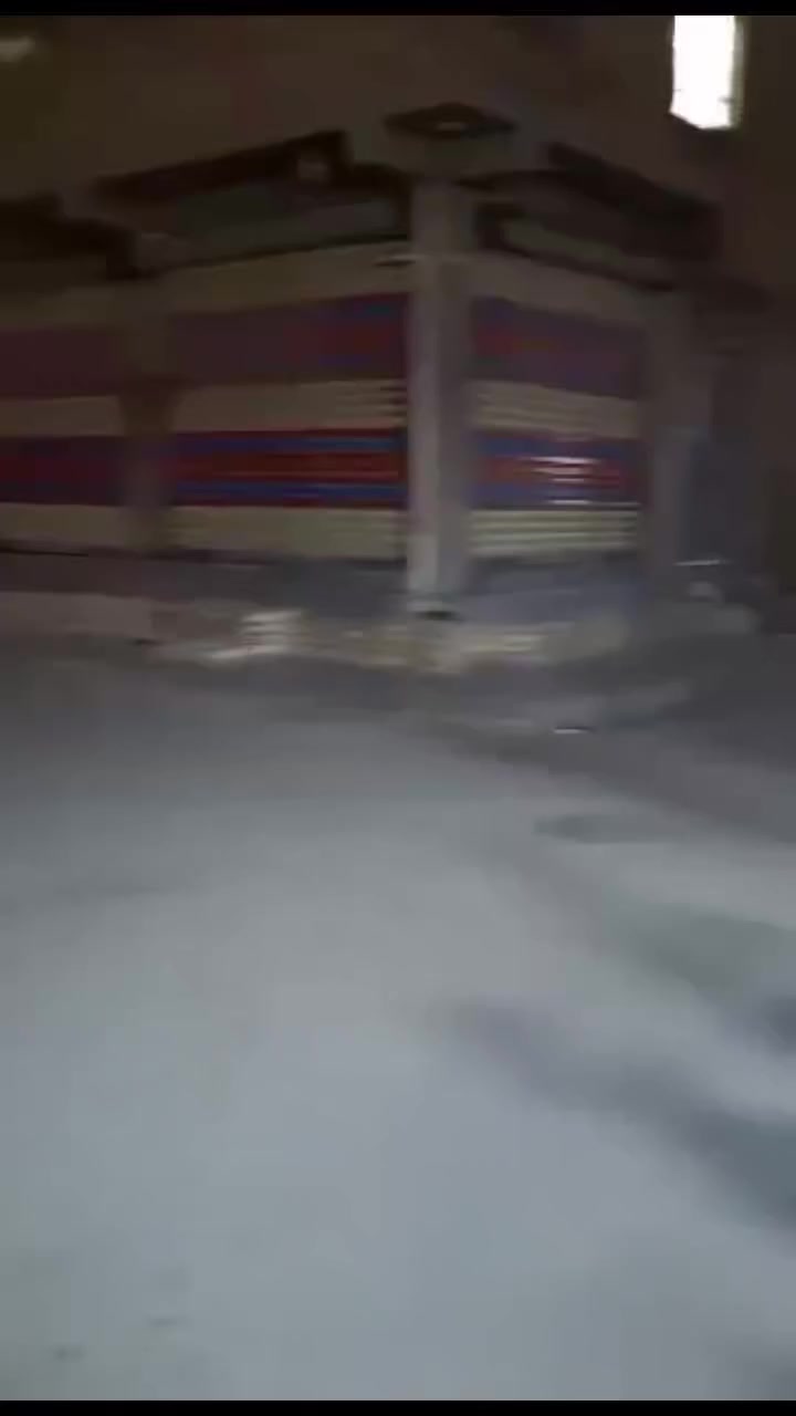 السلام عليكم
رقم العقار 3443
بيت ركن طابقين على شارعين 10في 10
الطابق الاول يحتوي على مطبخ+استقبال+غرفتين نوم+مجموعه صحيات 
الطابق الثاني يحتوي على اربع غرف نوم+هول داخلي+مجموعه صحيات ونقص فقط الكاشي فى الطابق الثاني 
موقع البيت حي الحوراء شارع المواكب خلف اسواق الزاملي ابو زمن مباشره للاستفسار الاتصال على الرقم. *********** ابو حميد
