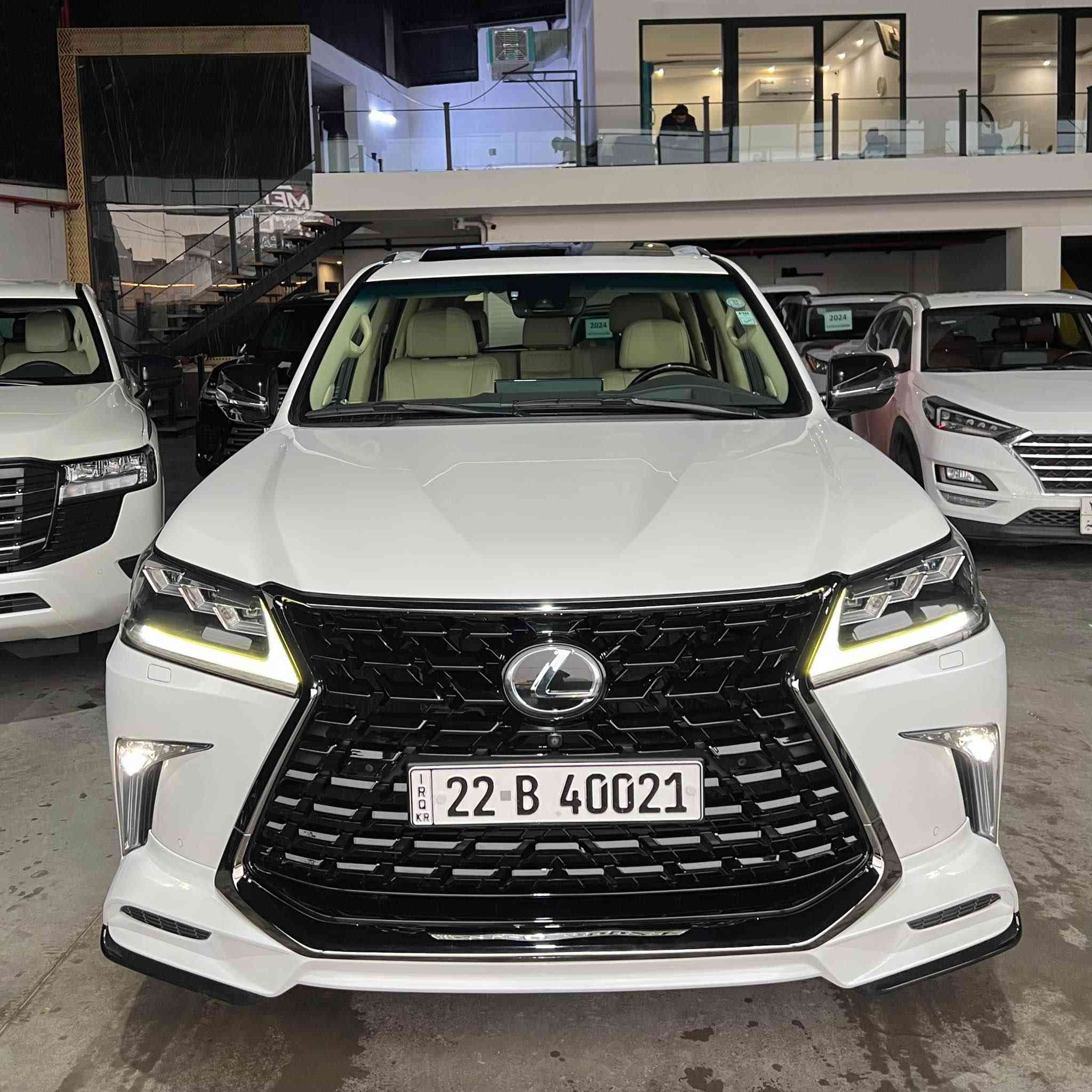 ‏Lexus LX 570 Super sport 2017

 ماكو بهيج نضافطها و بهیج السعر
نفس زيرو بل كارتون 📦📦 

ملاحظة بس بیع بدون مراوس

🔷 مكفولة كفالة عامة من الدعامية إلى الدعامية
‏(بدون صبخ — بدون بارد — بدون رصعات — شخط)
‏‎دعاميات هم بدون صبغ ،رمل مابي ،لحية بدونصبخ ..بقية كلها بشرط

🔷 ماشية 75 الف کیلومتر حقیقی 

🔷بصمتین و کارت شریکە  و کل غراظ مالشریکە موجود

 🔷فول فول المواصفات بریمی باب اول ..
  (داخل بیجی - بصمة - الانزلاق - ورقة البيانات - شغال - الاحتلال -3 شاشات - 5 كاميرات   - ثلاجة - زينون، کشنات جلد تدفئة و تبرید- هواء مزدوج - نظام ايكو سبورت - حساسات امامییە و خلفییە  - الفتحة - باب خلفي جك - رادار إمامي و جانبی و خلفی و بعد بیها هوایە مواصفات)

🔷 محرك كير بشرط مامفتوح 
  
🔷نظافه ١٠٠٪؜  امسوی كامل سيرفس بدون نقص و بدون مصرف
سيارة مابيـها دينار مصرف سيارة حيل نظيفة كلشي عل وظع الشرکة وتایرات دانلوب جدیدە
 
سعر / 627 ورقە و مجال بسیط
مکان/ سلیمانییە
تلفون / *********** السليمانية, العراق
