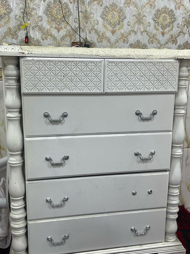 غرفة نوم كويتي مال سفوان سعر  700 عنوان البصرة تنومة رقم الهاتف ***********
