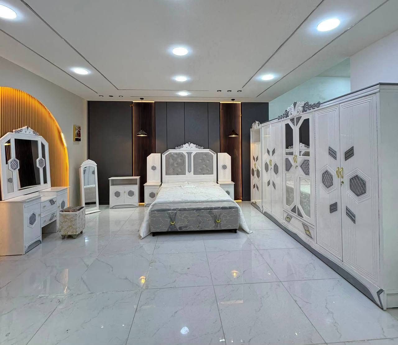 💎شركه الوسيم 💎♦️3♦️
حصرياً الموديلات الجديدة والمميزة

غرف نجاره قتصاديه 🛌

متكونه من 9 قطع مميزه 

الكنتور ارتفاع 240 طول 320 

مع الزاويه مجموع الطول 4 امتار 

السمك الخارجي للغرفه 5 ملم انديف

والسمك الداخلي 3 ملم معاكس ابيض

💎للحجز واتساب ***********💎
 #غرف #نجارة #اثاث #توصيل
