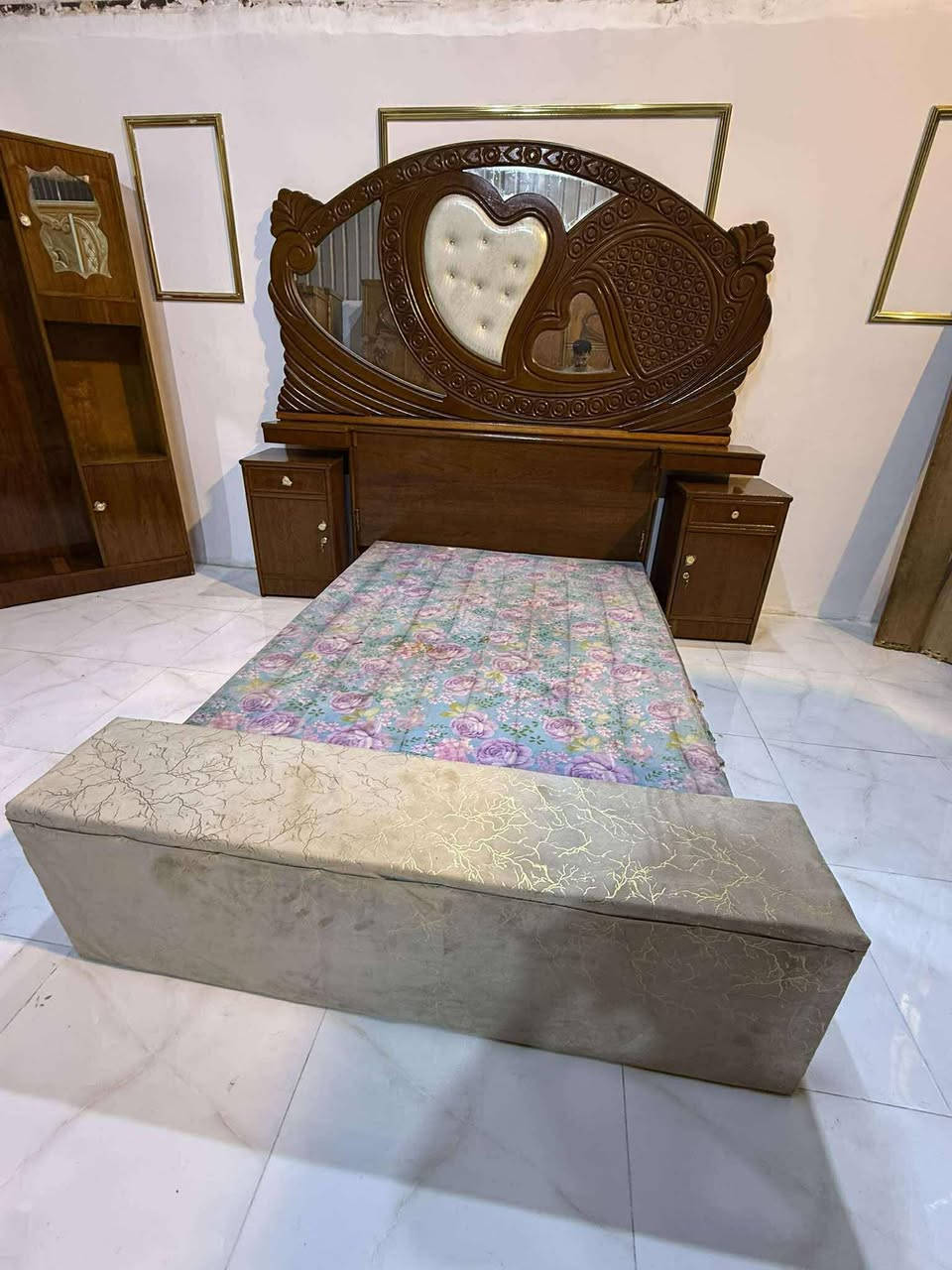 السعر ٧٥٠ ٧٠٠ قفل
شد نقل داخل بغداد مجاني 
نضافه ٩٠ 
٨ قطع 
شازلون  هديه 
شغل وصط..


**إذا كنت صاحب هذا الإعلان وتريد حذفه لأي سبب، رجاءا أرسل رسالة إلى الدعم الفني**