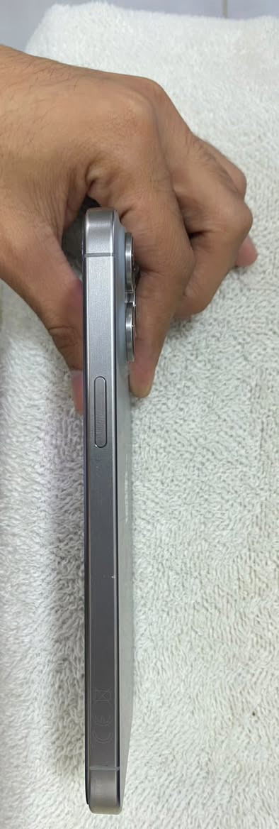 📱ايفون 15pro max السعر مليون1
🪛نظافة الجهاز 100% كفالة
🔋🪫 بطارية 86% عدد دورات 450 
📍المكان نجف 
☎️للتواصل ***********
