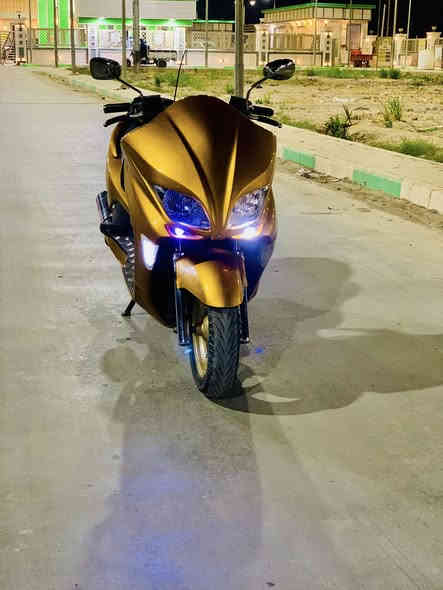 الهم صلي على محمد واله محمد 
فورزه هونداي كرستال  8/0 لون مميز ذهبي ابلادي 
كير 6 تحويلات 4 نضام سبورت نضام وتماتيك 
كهربائيات كلها شغاله مكينه خير من الله الدراجه حلوه وستخدام شخصي كزوز رياضي بي نضام كاتم بوشه رياضي اي نقص ما بيه السعر 1200 وبيه مجال الدراجه مال جنايه مكاني شطره *********** متواجد واتساب
