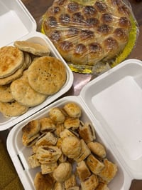 اللهم صلِّ على محمد وآل محمد 🌷  يتوفر لدينا كليجة العيد شكل وطعم غير 🌺...