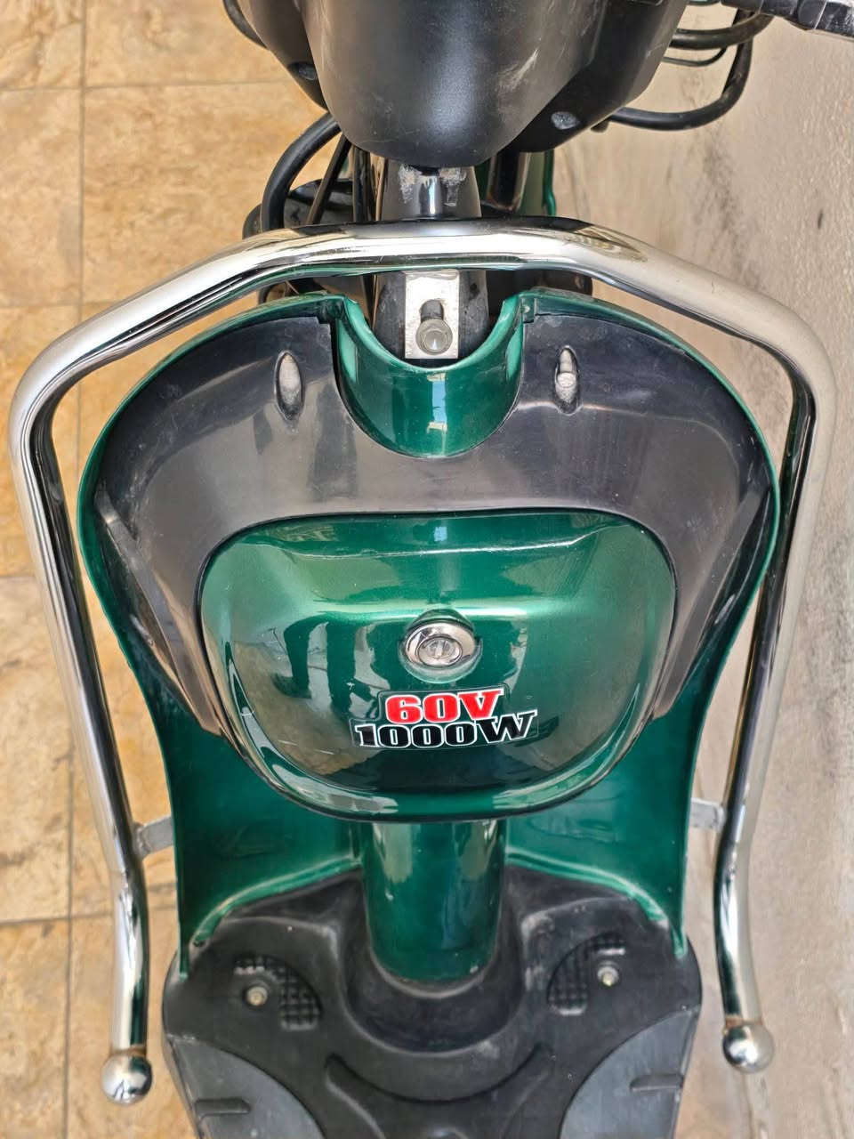 دراجة شحن وكيل العارضي 📍 🏍️
دراجة نظيفة استعمال قليل 
ملف 1000w
بطارية 60v و 16 امبير
خمسة باتري شد جديد
سرعة بالويز 50 حقيقي
مسافة تمشيك من 40 كيلو الـ 50 حسب سرعتك
الدراجة جديدة وما عايزة شي بعده لوك
مري ما مشدودات من اول ماخذته ودبلاته الاثنين مثل ما بالصورة شالعهم علمود الطسه تصير خفيفه لان هيه مال شخصين واني شخص واحد
السعر 390 بي مجال قليل للشراي 
مكاني نجف حي الزهراء
مكفولة من كلشي للاستفسار واتساب ***********
