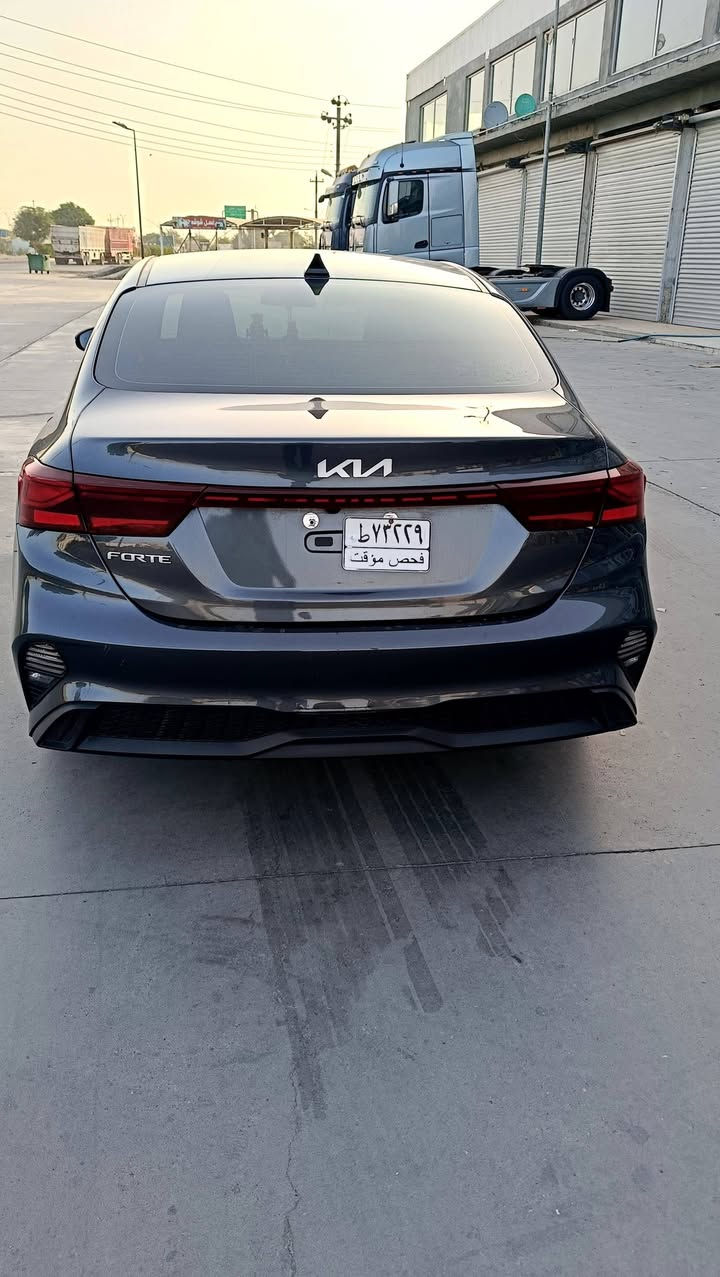 سلام عليكم 
كيا فورتي LXS موديل  24 دخول جديد رقم بغداد بسمي اني استوردتها ضررها بنيد راجع بارد بدون صبغ ماشيه 35 بدون ايرباك محرك 2000 مكانها ديالى المقداديه السعر 170 او مراوس بنيسان التيما موديل 24 
***********
