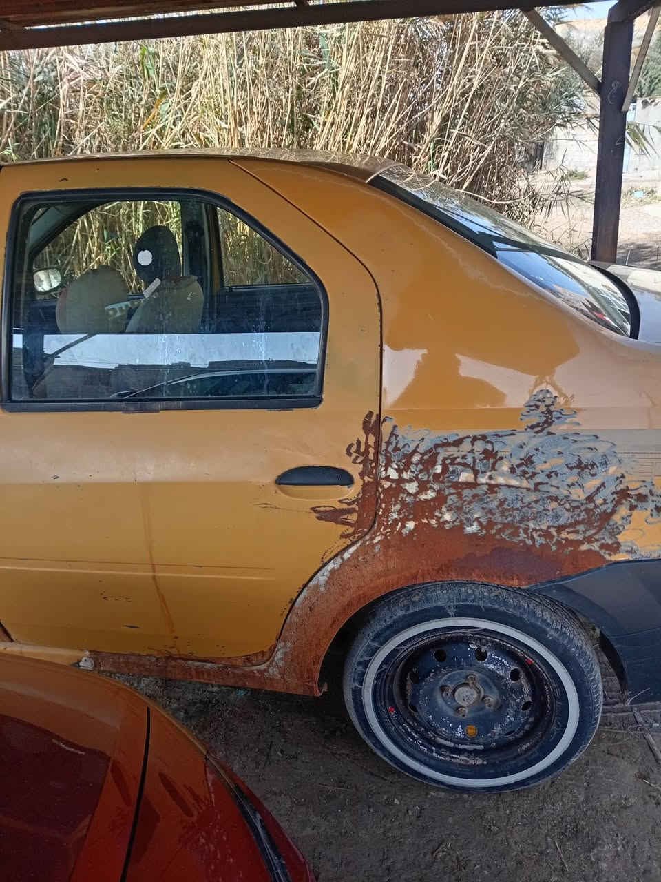 رينو لوكان موديل 2010 باسمي والسنويه 2026رقم واسط مشروع وطني بيه ضربه بلباب الخلفي سمكره جديده بدون صبغ سياره جاهزه دواخل حلوه مكان السياره موجوده بلكوت معروضة ٢٥ وبيه مجال حك الجيه مستعجل على بيعه الاتصال واتساب أو على الرقم ***********
