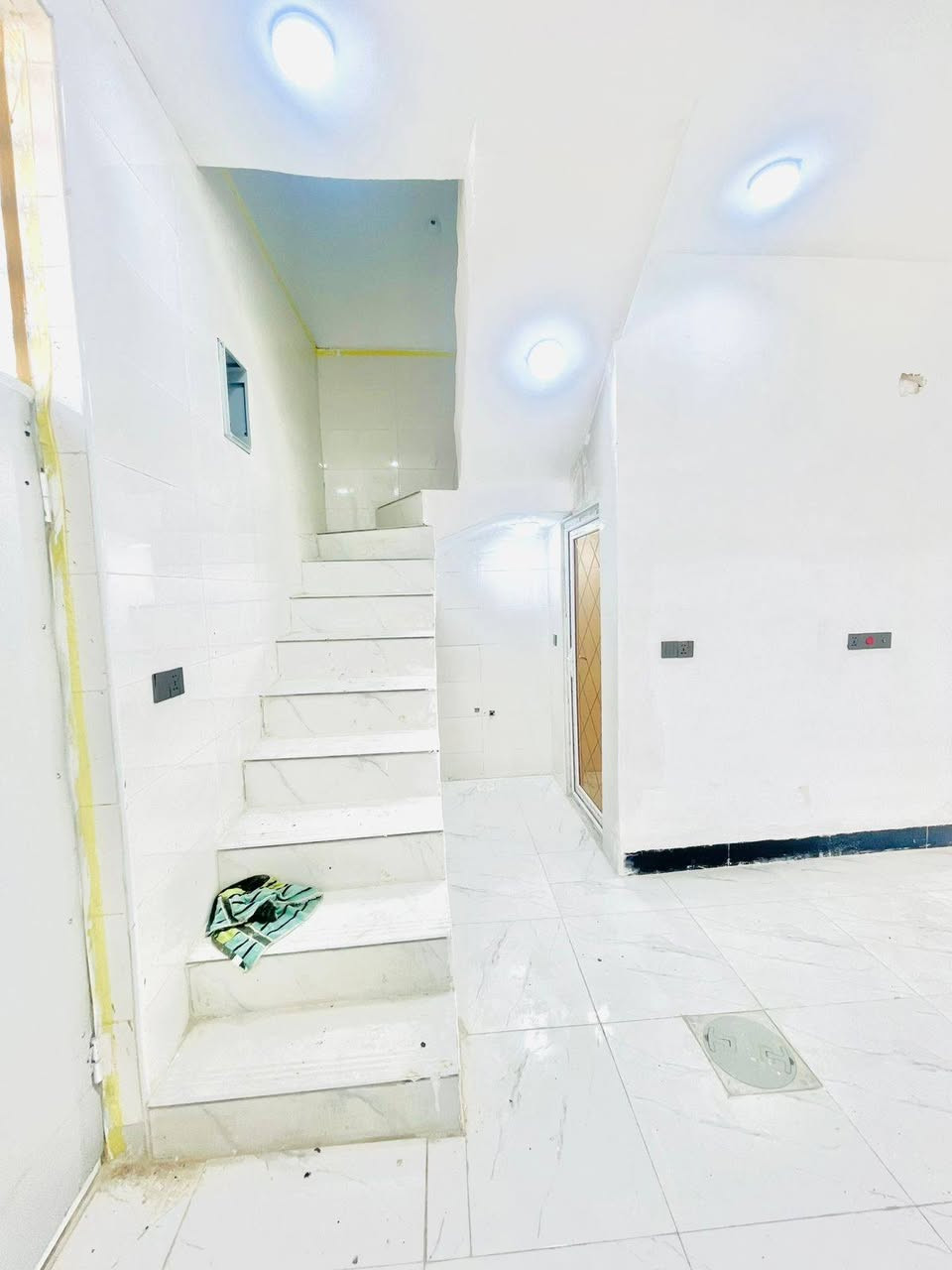 يــالله
🔴 بيت 50 متر مربع بناء درجه أولى …
🔴طابو زراعي قرار محكمه مشمول بقرار 320
🔴 صب كونكريت غير مسكون عرض شارع 12
🔴غــرفة . صـالـه .  مطبخ . صحيات ٠ مكشوفه 

🔴عنوان البيت نجف شارع المطار  الصب  قرب صيدلية الأولياء 
💲💲💲السعر  25  💸
الاتصال *********** وتساب
ثالث بيت عن السوق
