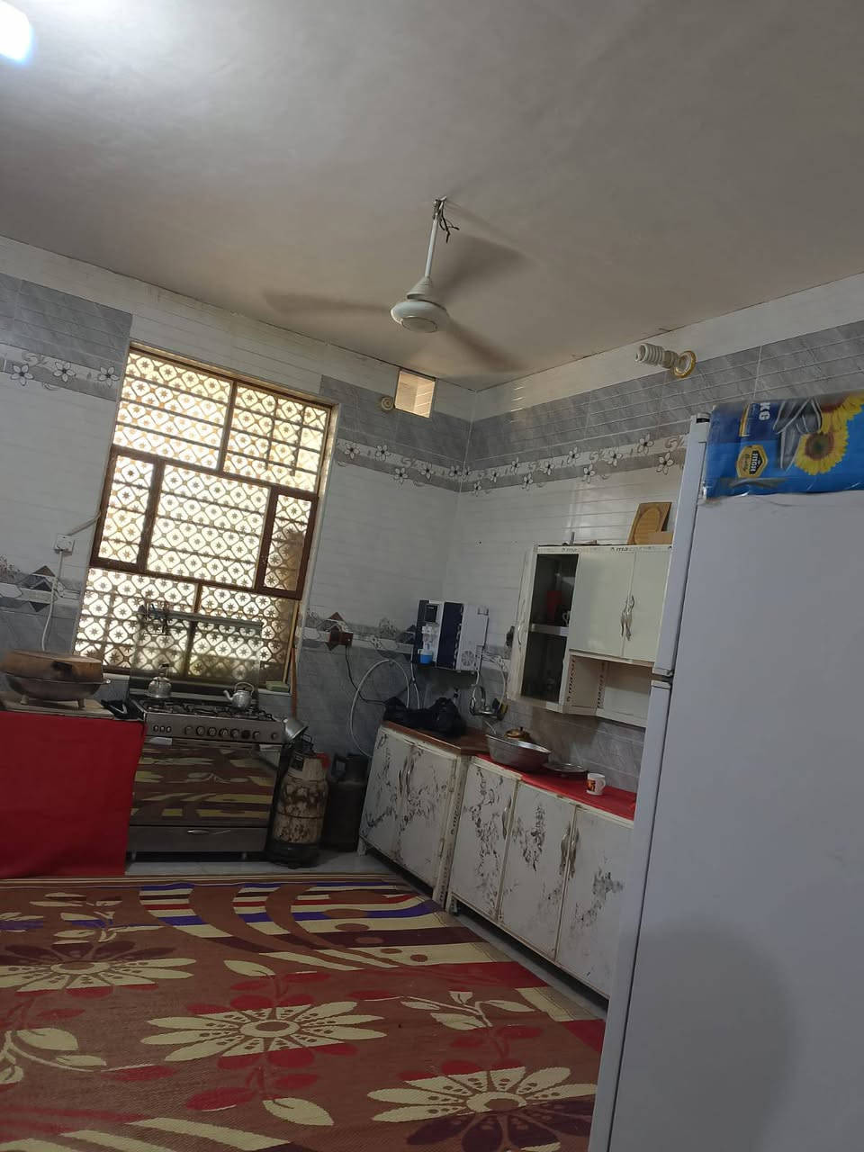 بيت زراعي للبيع بيه وصل تطويب المساحه 200متر كونكريت مسلح غرفتين وصاله ومطبخ وصحيات واستقبال 
العنوان الاسكان الصناعي دور سيد حمزه الاستفسار هذا رقم الهاتف وتساب ***********
