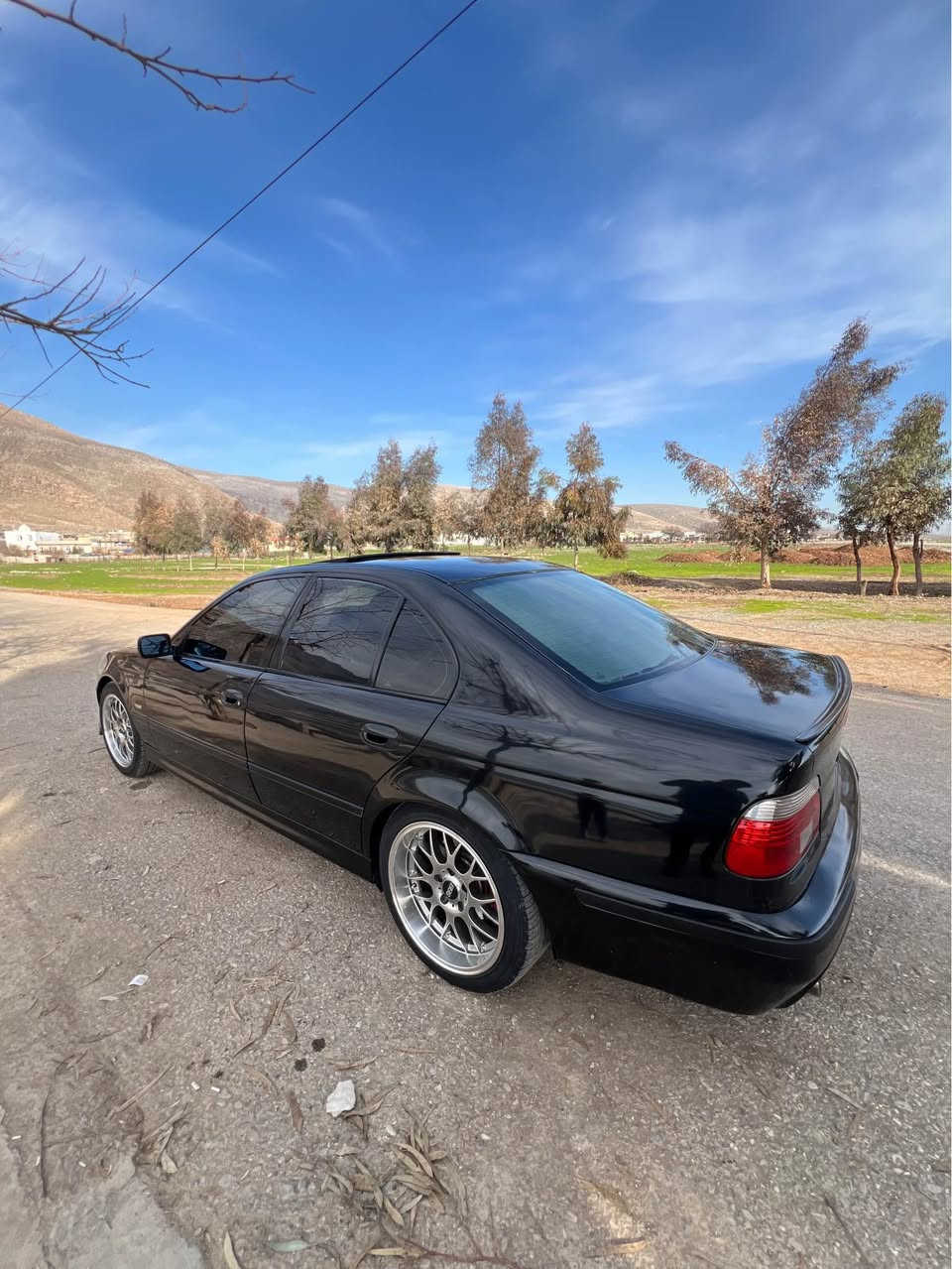 سه ره تا به ناوي خوا
تئبيني  ئه وانه ي نوسيومه هه مووي به شه رت
bmw 544🚀v8ديله مؤ ئاو 
مؤديل 2003قه پات مواسه فات
ده بل گئر  تؤماتيك  عادي سپؤرت
كوشن جلد
كوشن هيته ر كوشن خه زن ميمؤري
سلايت شوشه سلايت خه زن
سوكان هيتر سوكان كاره با
تعديد سرعه
ته بريد ساردوو گه رم له شوئني خؤي
زؤر مواسه فاتي تر مواسه فات نيه تئيدا نه بئ
گئر و مه كينه به شه رت
چركه ي تيا نيه 
ويل غه زالي تايه و ويل لؤك
سه ياره كه براوه ي  دوبه يه
لؤك لؤكه قوه ت و لئخوريني تاي به ته 
هه موو گياني به شه رت 
سعري 58 موشته ري ني سه رم مه يشئنه 
***********ژماره Singapore
