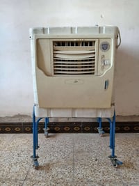 مبردة ماء • بحالة جيدة • تحتاج غطاس