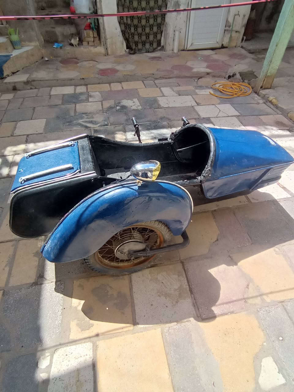 دوبة أمزت للبيع موديل 81 السعر 650 وبه مجال ميسان حي الرافدين *********** .
