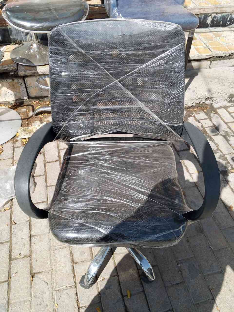 ميز مكتب وكرسي عنوان بغداد مدينه الصدر واتساب ***********
