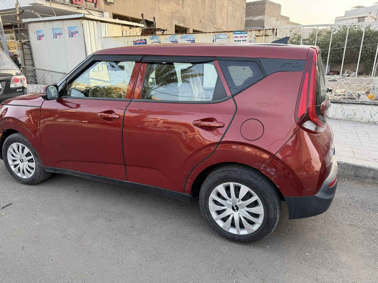 كيا سول موديل 2021
رقم بغداد 
وارد امريكي
شاصي ولغد مكفولات 
مكينه وكير مكفولات
مصبوغه عام ب امريكا يعني مو صبغ العراق تعبان
محرك 2000 دوش مرغوب 
تحكمات سترين كامله
شاشه كبيره تدعم كار بلي
وضعيتين قياده سبورت ونورمال 
ماشيه 65 الف كيلو مو ميل 
صور السياره والحادث والسونار كله موجوده
السعر 117 $ وبيه مجال 
العنوان : الدورة زراعي كلية الفارابي 
تواصل واتساب *********** او ماسنجر
