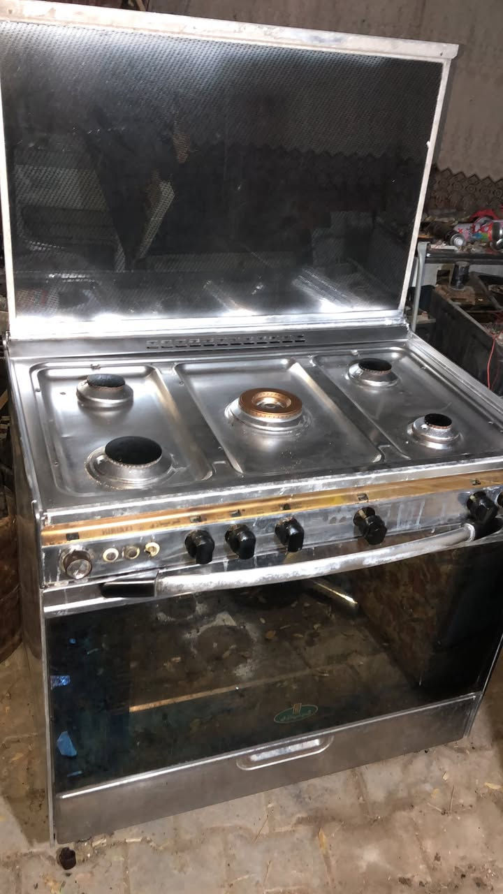 السلام عليكم ادامه لكافة الطباخات شامله اربع عيون وخمس عيون بانسب الاسعار ***********
