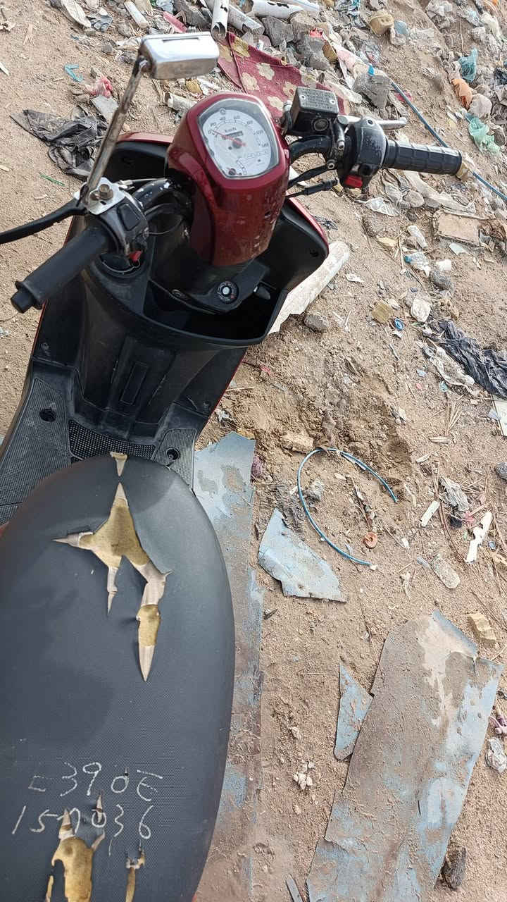 السلام عليكم بوليسي للبيع ياباني موديل 2007 كابريتر المحرك مجفت تجفيت عام ومبدل كلجات جدد وقايش جديد كهربائيات كلهه شغاله من الطول للطول لايت بك لايت لايت زنون اصفر عالي ناصي رماش بريك امامي بريك خلفي  كفرات مبدله تجاري الدراجه نضيفه بس بيهه شخوط دراجه محرك ناعم وشلعه ومعدل فول سلف هندر الدراجه كامله مكمله ع حسب الاصول السعر 550 وبيه مجال بسيط مكاني كربلاء حي الحر الشراي يتصل(***********) /بيع او مراوس
