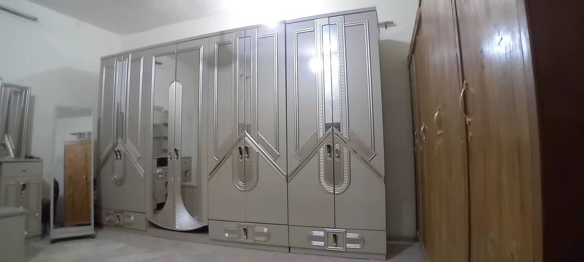 اللهم صل على محمد وال محمد الطيبين الطاهرين⚘️⚘️ غرفه استخدام قليل فول نضافه تركي🇹🇷🇹🇷🇹🇷 ماركه اناره سرير مخزن وكناتير ٣باب🌻 ومنضد ٦باب🌹 للإستفسار الاتصال *********** واتساب ماسنجر
