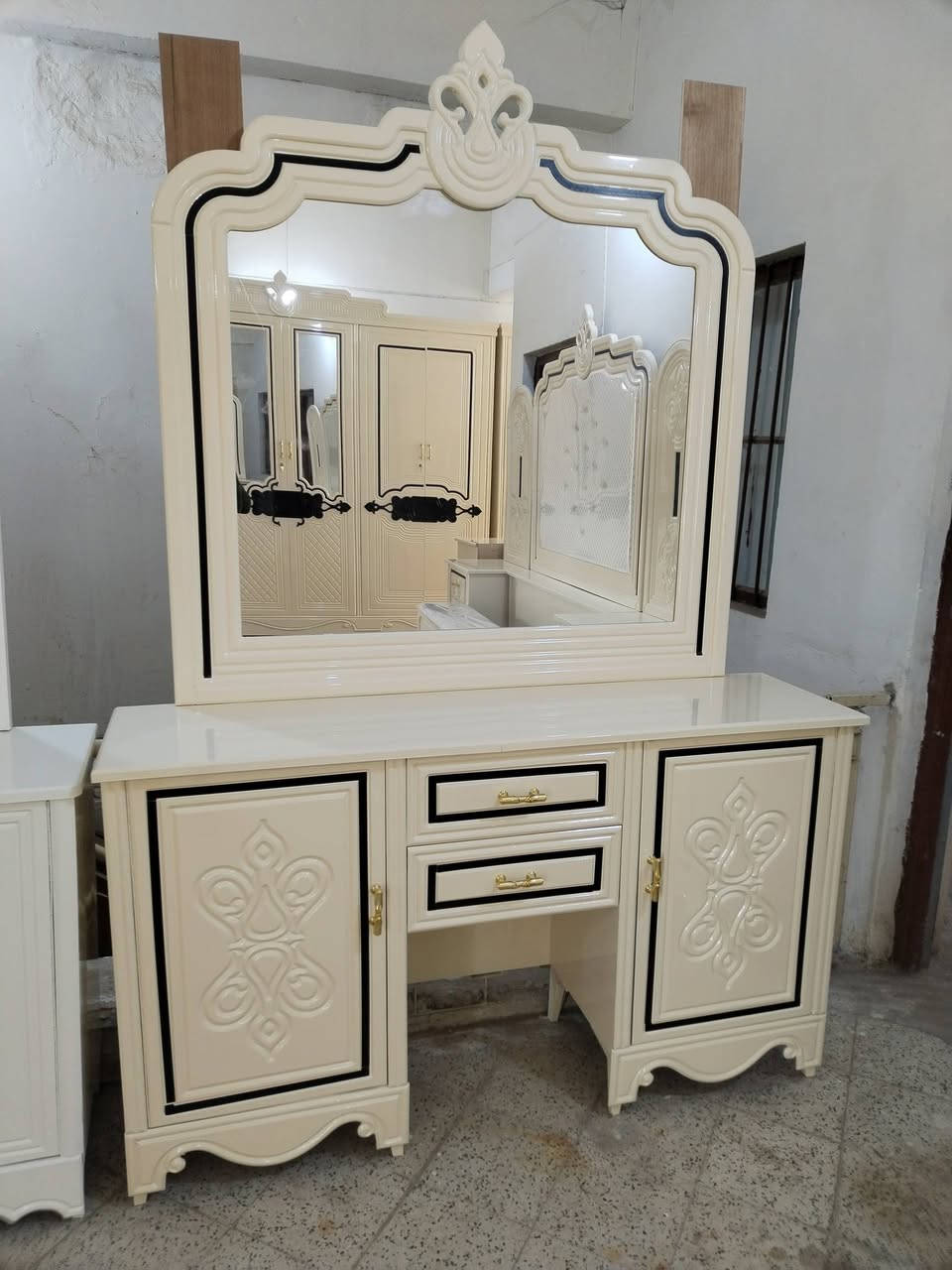 معرض إيلاف لبيع غرف ألنوم باللون الأبيض توجد أنواع الموديلات شغل درجه اولى.. العنوان بابل الحلة شارع أبوالقاسم ***********
