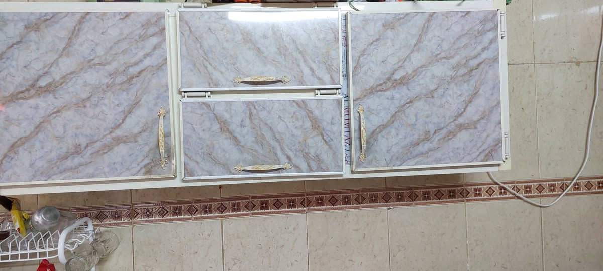 السلام عليكم
كاونتر للبيع مو كولش نضيف هاي كدامكم الصور 
مكاني بغداد الحسينيه 
***********
سعره 130 الف

