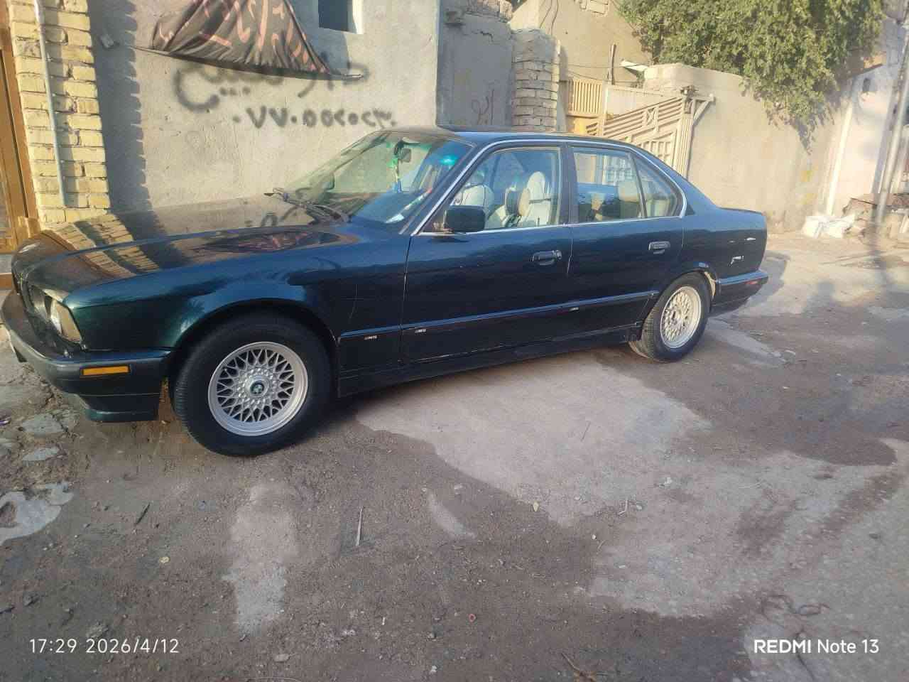 السلام عليكم BMW 525i بجم عريض للبيع سيارة ونضيفه رايدها ب60 ورقه وبيها للاستفسار اكثرهذا رقمي ***********
