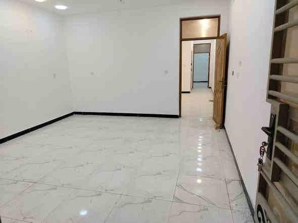 السلام عليكم يوجد لدينا دار للأيجار مساحه 100مترطابق ونص يحتوي الدار على ستقبال +ساحت درج داخلي +غرف نوم عدد 2 جميع الخدمات موجوده ماء وتبليط وكهرباء العنوان بغداد الدوره مدخل البوعيثه الهواشة مجمع شواطئ دجله مقابل مطعم الأصدقاء الاستفسار اتصل على هاتف *********** /***********
