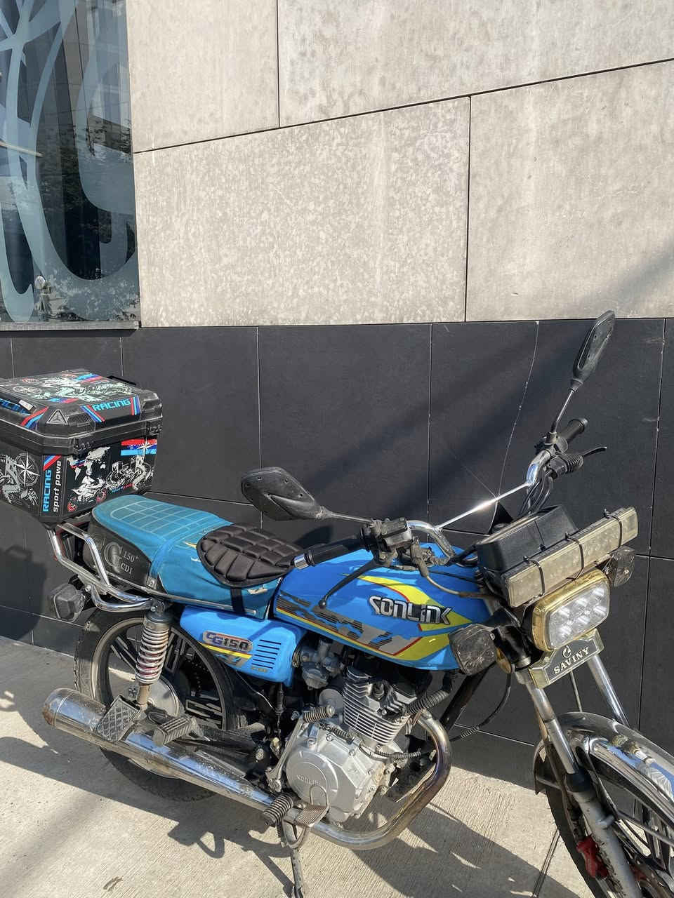 للبيع ب600 رايدها نظيفة كلش ومابيها اي نقص موديل 24 مكاني بغداد الجديدة وبيها درع وسماعات اني فاتحهن ضامهن  وهذا رقمي بدون واتساب ‭      0783 856 7049‬
