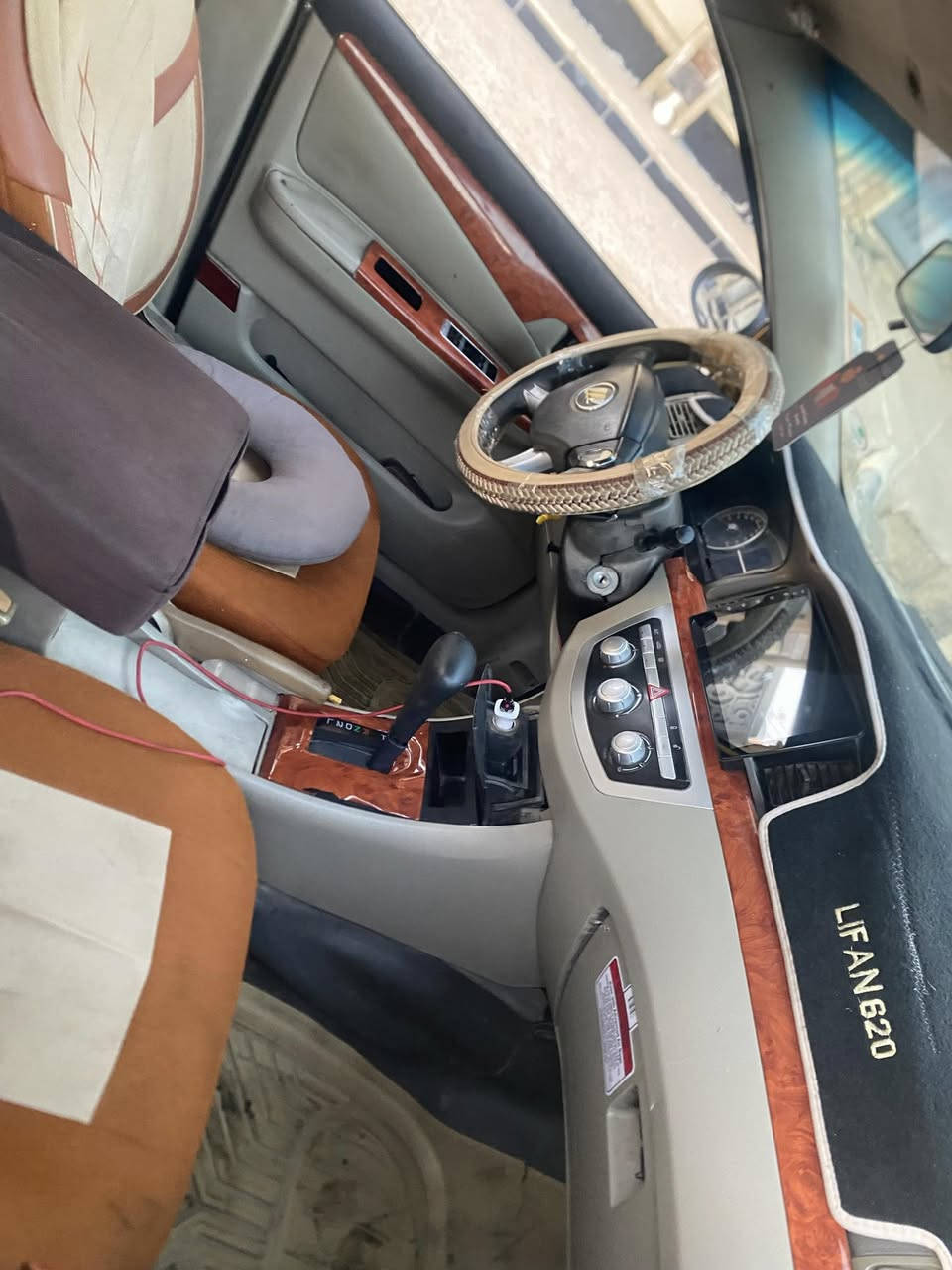 السلام عليكم 
سيارة ليفان 2011
كير كورله محور 
محرك ليفان 
مكفوله من الضربه 
السيارة مال رزق 
مابيها نواقص كلها جاهزه
السعر 48 
رقمي واتساب ***********
متواجد ع واتساب فقط 
تدفئه شغله
